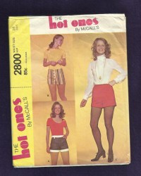 2800 MCCALLS 1971 SHORT SHORTS CUFFED OR NOT PATTERN 25.5" or 27"  WAIST UNCUT choice